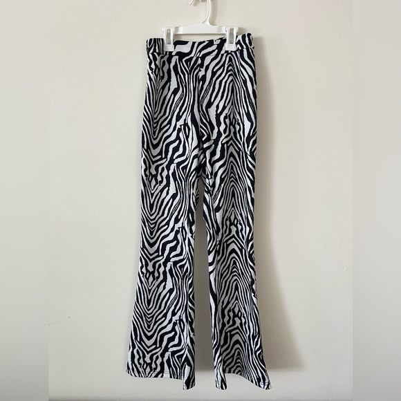 SHEIN Zebra Print Flare Pants - Picture 2 of 3